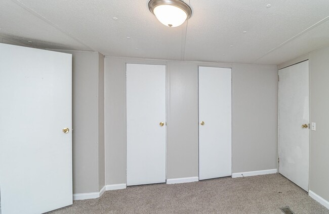 Building Photo - ADORABLE 2 BR | 2 BA in Pikeville * Weekly...