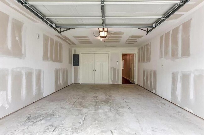 Building Photo - 21155 Gosling Rd