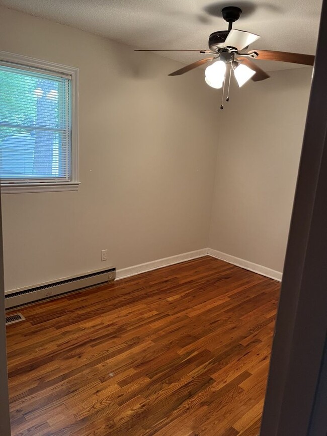 Building Photo - 3 Bedroom 1,5 Bathroom Chester SC  No Wate...