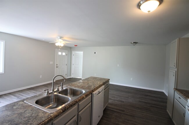 Building Photo - Willow Oak