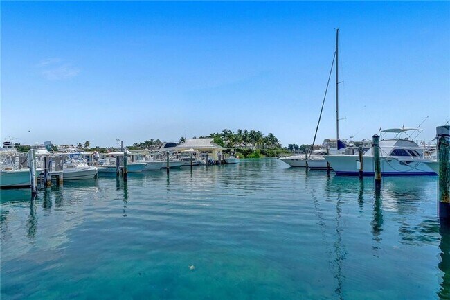 Building Photo - 2748 NE 28th Ave