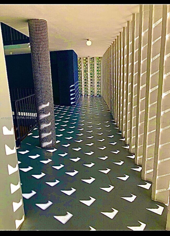 Building Photo - 877 NE 195th St