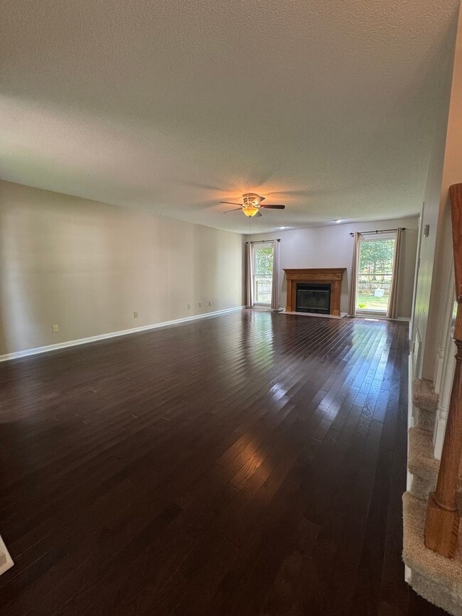 Building Photo - 2000/3 br/2.5 ba/bonus room/office 2,330 sqft