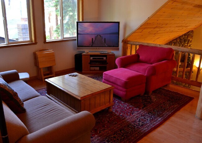 Building Photo - Sweet 2BD Cabin! Avail for a 3-6 month Winter lease! Available 12/01/25- 4/30/26