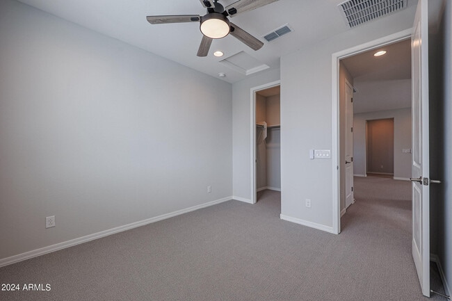 Building Photo - 2031 W Bramble Berry Ln