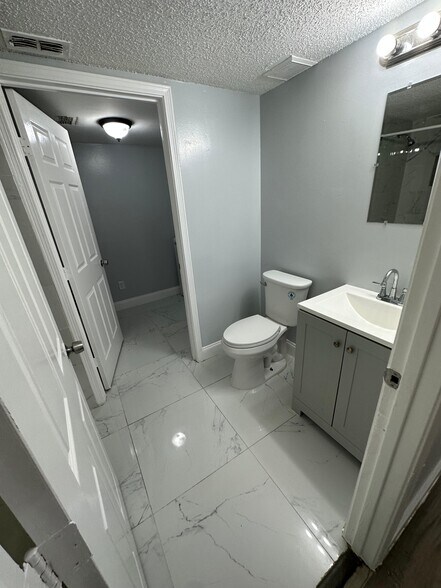 Building Photo - 10973 Traci Lynn Dr