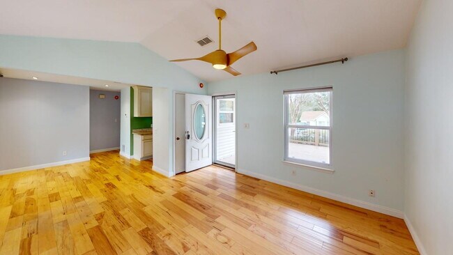 Building Photo - Beautiful 3-Bedroom Home in a Quiet Neighborhood – Great Value & Location!
