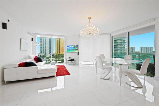 Building Photo - 200 Sunny Isles Blvd