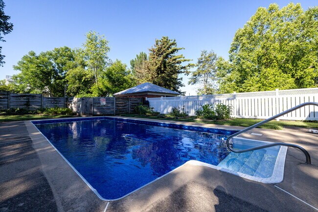 Building Photo - Historic Charm Meets Modern Comfort: Your Downtown Oasis Awaits!