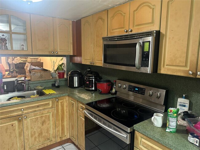 Building Photo - 3992 W 8th Ln