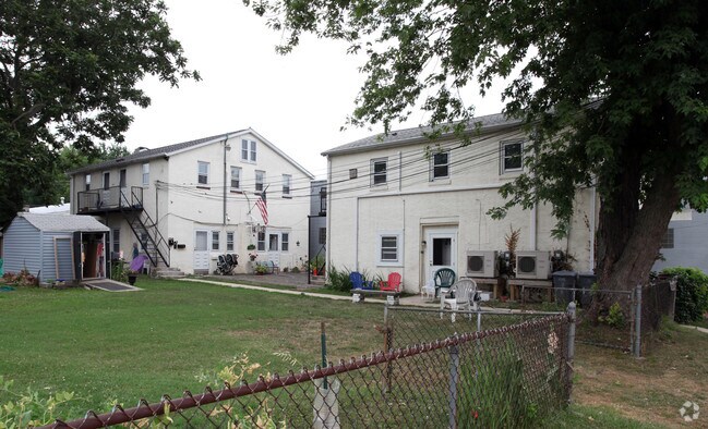 Building Photo - 118-122 Erickson Ave