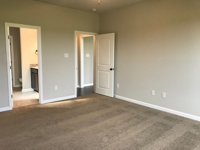 Building Photo - Close to Barksdale Air Force Base...