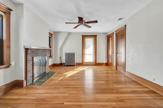 Building Photo - 11-13 Bridgham Avenue Unit 2