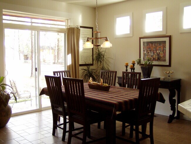Building Photo - 964 Creek View Dr