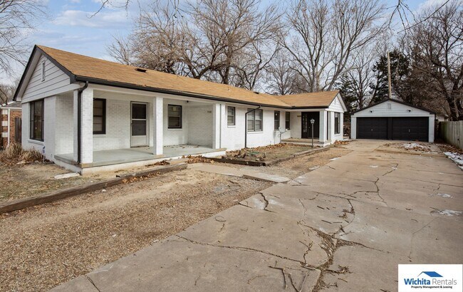 Primary Photo - 742-744 S. Broadview