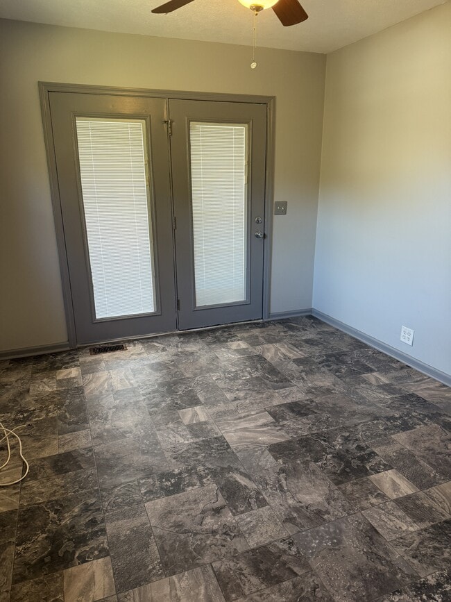 Building Photo - 602 Mitchell Dr