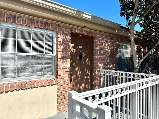 Building Photo - Effortless lifestyle starts here – Upgraded 1Bedroom 1Bath condo-unit!