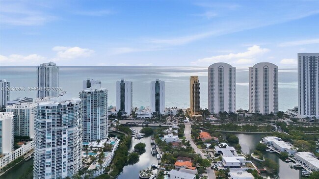 Building Photo - 16500 Collins Ave