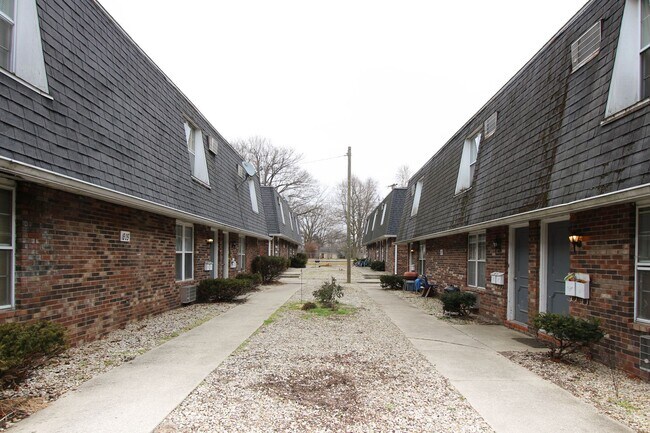 Building Photo - 1 Bedroom/ 1 Bathroom Apartments- Great Location! Pet Friendly!