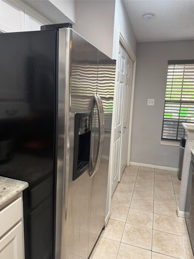 Building Photo - 2300 Old Spanish Trl