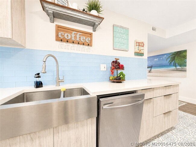 Building Photo - 10044 S Ocean Dr
