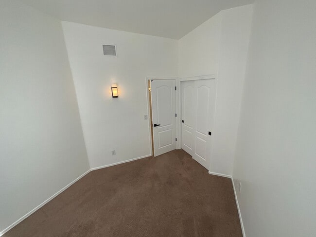 Building Photo - 7360 E Cll Hospedero