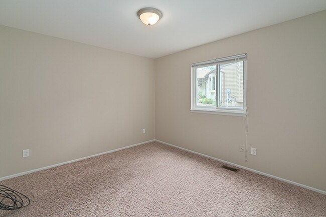 Building Photo - 2630 Glenbrook Ct