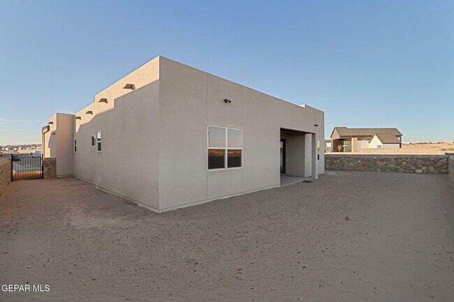 Building Photo - 836 Eltham Dr