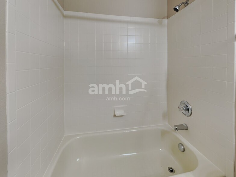 Building Photo - 7606 Cholla Ct