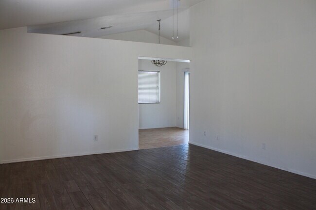 Building Photo - 921 S Val Vista Dr