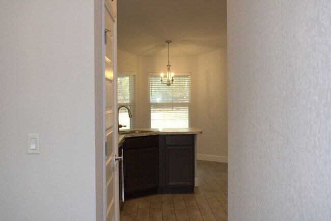 Building Photo - 4BR/2BA home available for rent in Weeki Wachee