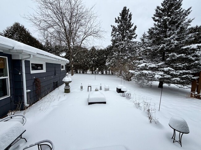 Building Photo - 3 Bed 1.5 Bath Single Family Home in Scholfield