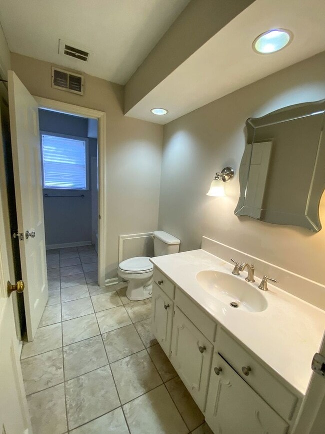 Building Photo - 5867 Brierdale Ave