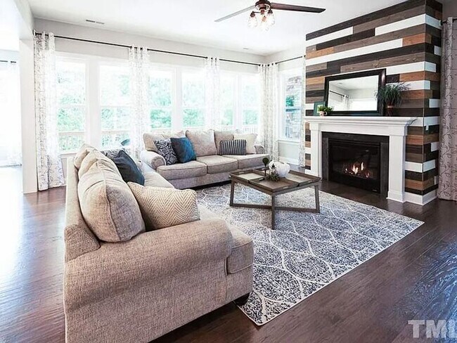 Building Photo - 312 Sweetbriar Rose Ct