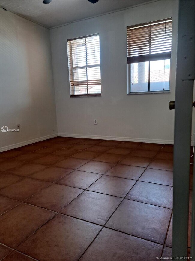 Building Photo - 632 SW 107th Ave