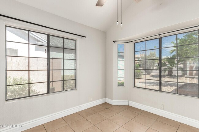 Building Photo - 1518 E Rockwood Dr