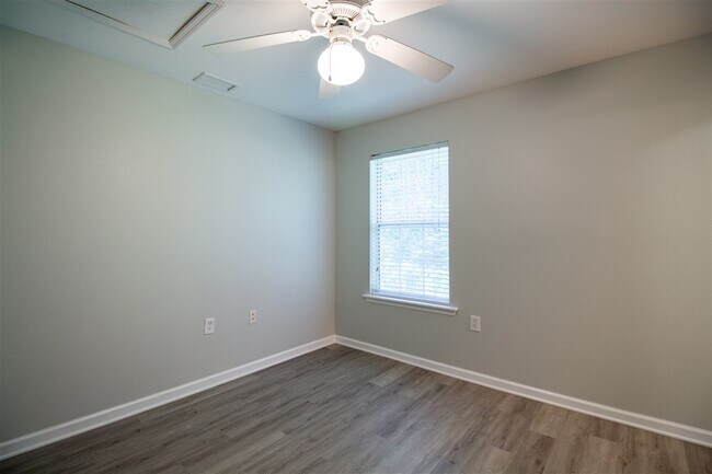 Building Photo - 2738 W Tharpe St