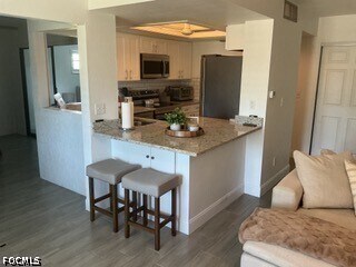 Building Photo - 5665 Trailwinds Dr