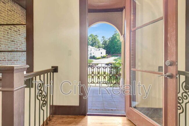 Building Photo - 250 Moss Creek Walk