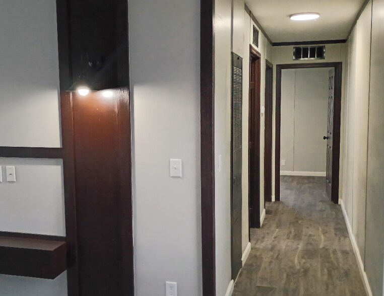 Building Photo - 100 Deerwood Park