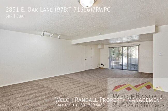 Building Photo - 2851 E Oak Ln