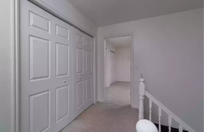 Building Photo - 2 bed 1.5 bath unit in the Meadows-$100 of...