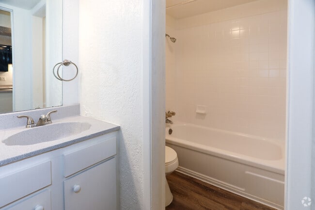 Studio, 1BA - 561SF - Canyon Crest