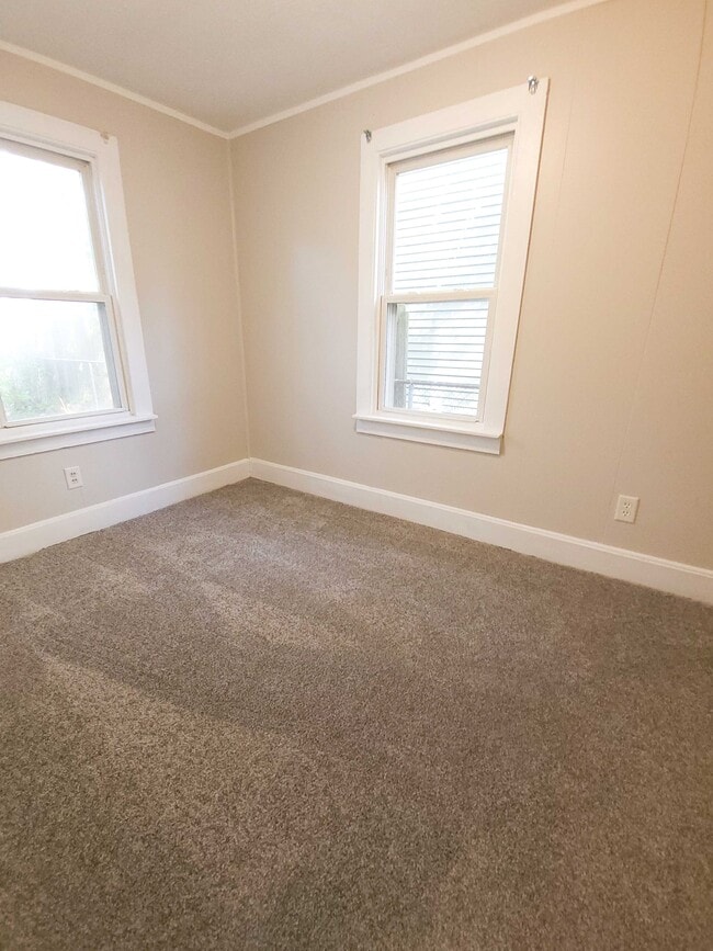 Building Photo - 1027 35th St SW