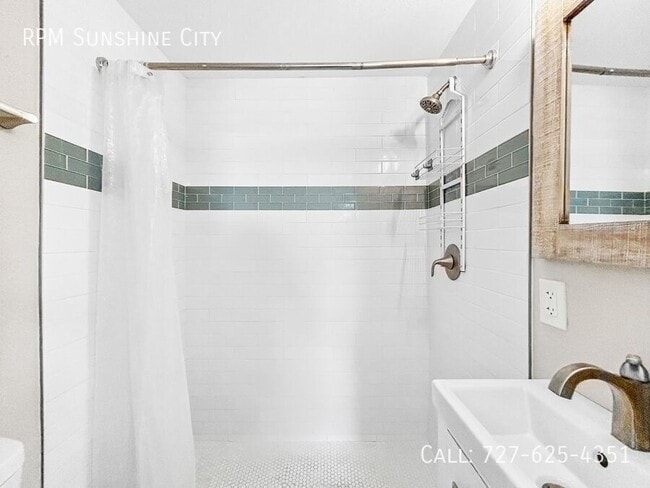 Building Photo - 14135 Palm St