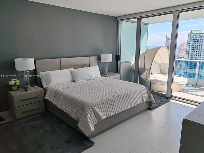 Building Photo - 200 Biscayne Blvd Way