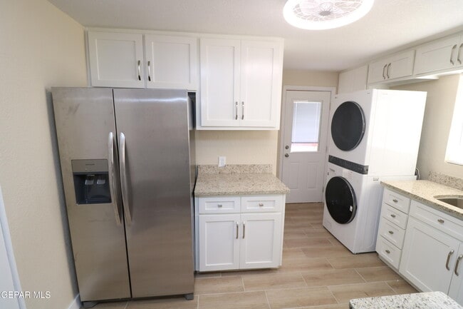 Building Photo - 536 Bataan Cir