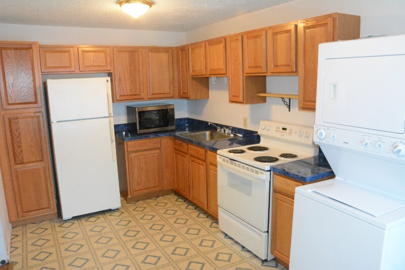 Building Photo - 448 Middle Turnpike W