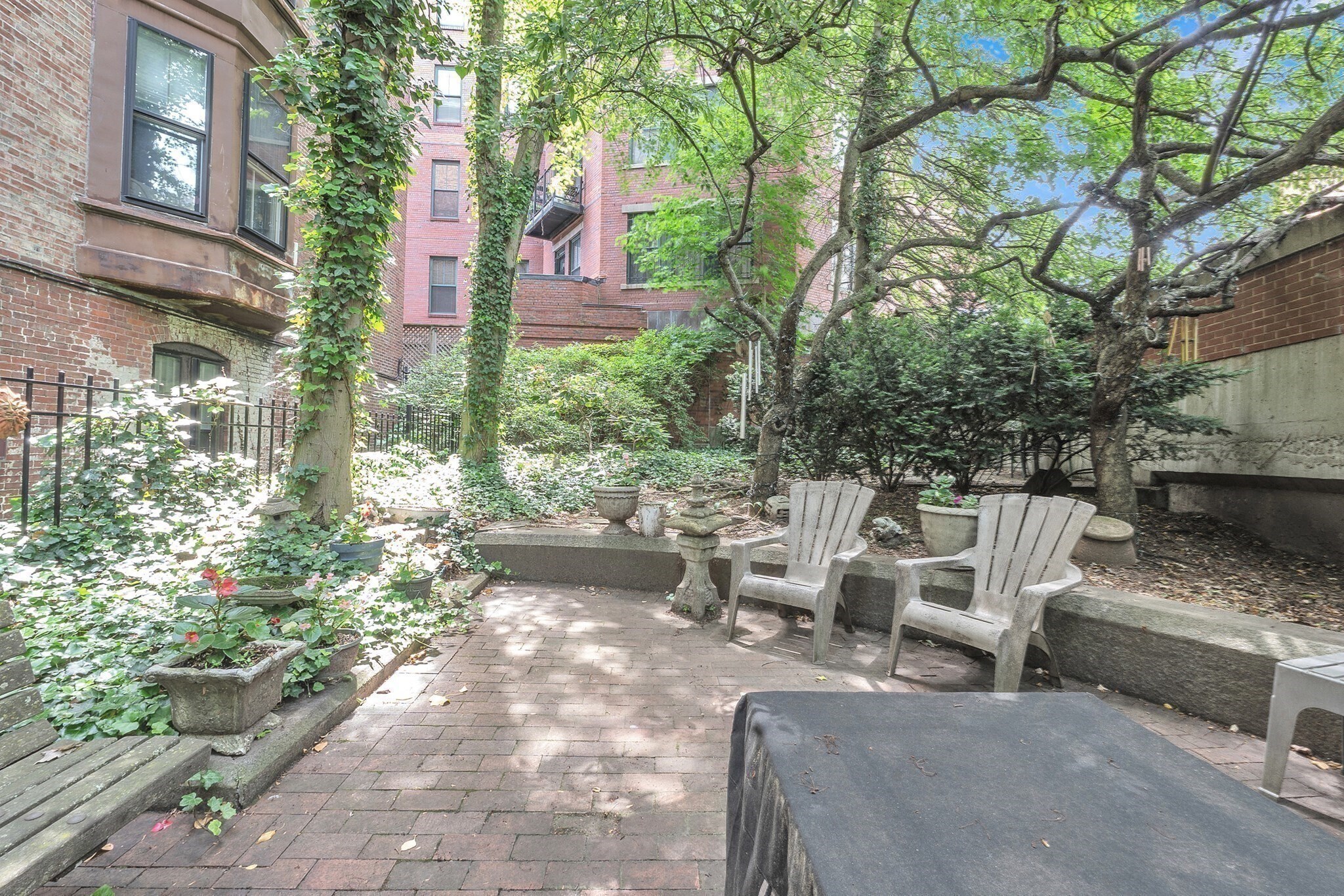 Building Photo - 17 Cazenove St