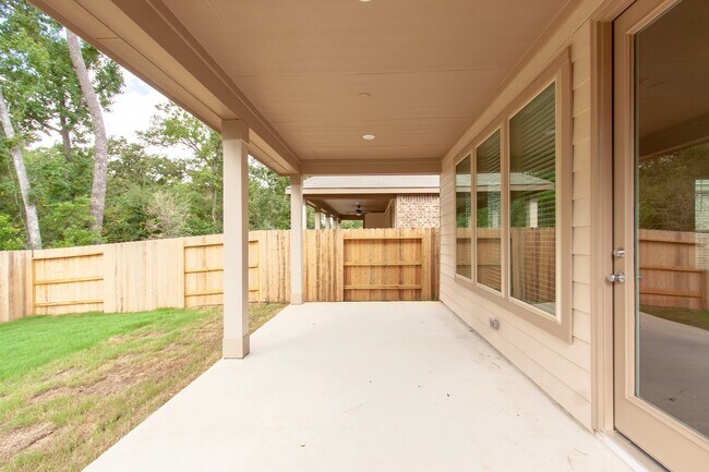 Building Photo - 2011 Parnevik Pl